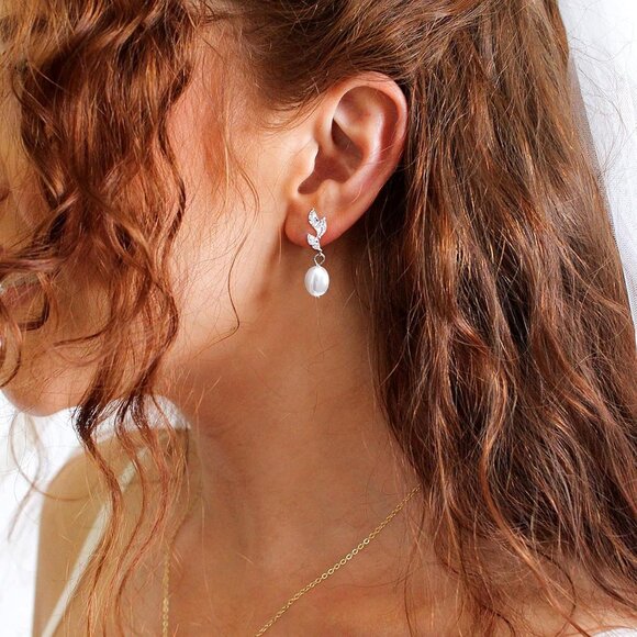 Women's Lightweight Pearl Drop Dangle Earrings Elegant Casual Jewelry - Picture 2 of 9